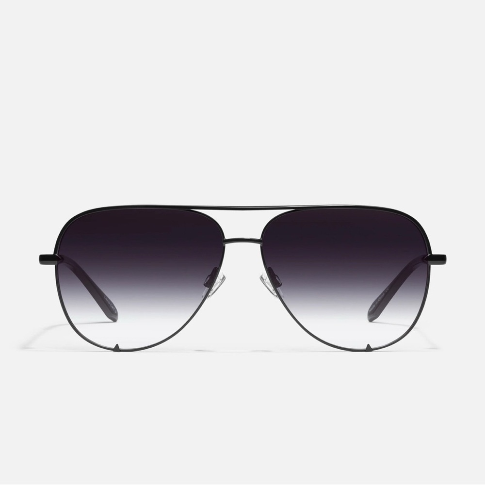 Classic Black Aviator Sunglasses with Gradient Lenses